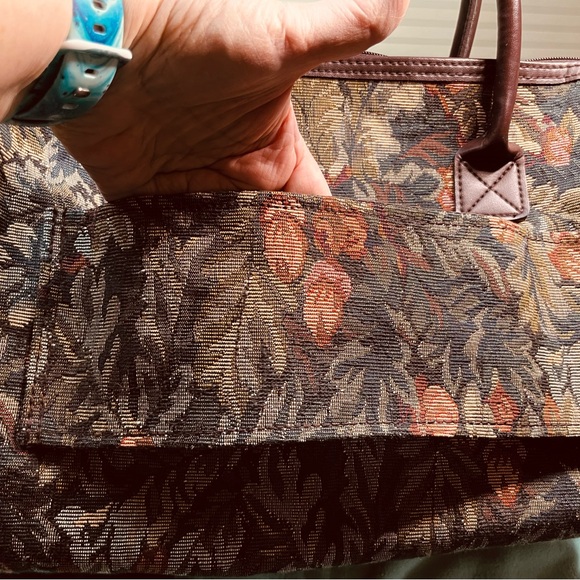 Final Price - VTG Carry-On: Makeup, Overnight, Gym, Hobby, Craft bag or handbag - Picture 9 of 16